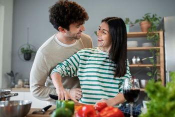 6 adab saat berhubungan suami istri dalam Islam