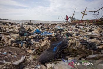 Pantai tercemar sampah