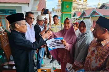 KUD Tiku Lima Jorong Agam serahkan dana plasma Rp26 miliar