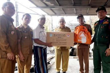 Wabup Banjar bantu korban kebakaran di Astambul