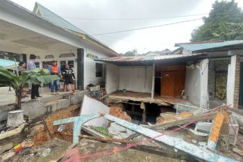 8 rumah di Bukit Jodoh Batam rusak terdampak tanah longsor