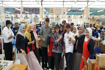 Disnakertrans Kulon Progo pastikan penerapan UMK 2025 sesuai aturan