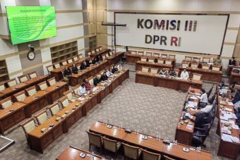 Komisi III undang Jampidsus dalami perhitungan kerugian kasus timah sebesar Rp271 T