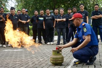 Disdamkar Batam edukasi pemadaman kebakaran ke 39 instansi sepanjang 2024