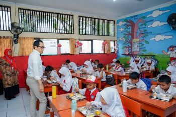 Wamenperin sebut program MBG pacu kinerja IKM