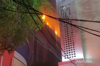 Kebakaran Glodok Plaza, terdengar ledakan hingga dentuman keras