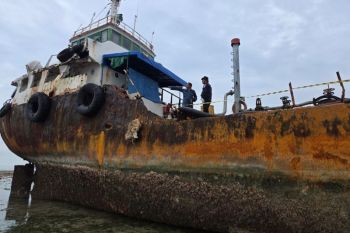 Pangkalan PLP Tanjung Uban temukan kapal kandas tanpa awak di Teluk Sebong