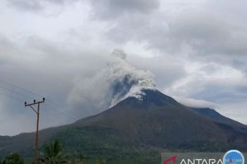 Status Gunung Ibu masih Awas, dalam sehari terjadi puluhan gempa dangkal