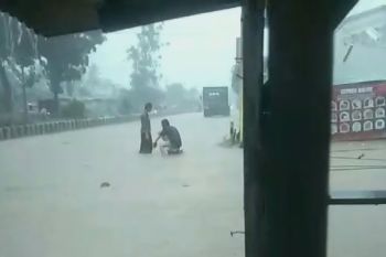 Hujan lebat di Bandarlampung berlangsung hingga dua jam ke depan