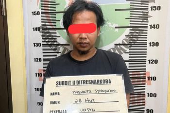 Polda Sumbar sita ratusan butir ekstasi dari tangan pengedar di Padang