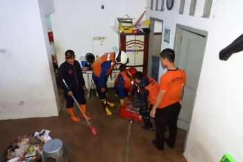 Pemkot Bandarlampung salurkan beras dan sembako bagi korban banjir