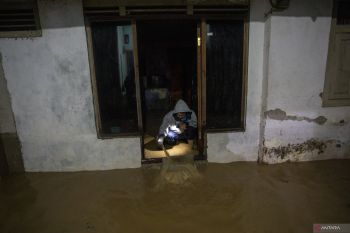 Banjir di Cirebon rendam rendam 15 desa, air setinggi 60 cm