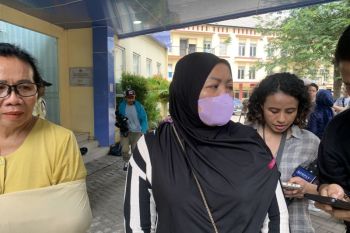 Glodok Plaza terbakar - Ibu Sinta Amelia berharap ada keajaiban