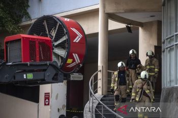 Tim DVI: Pencarian jasad korban kebakaran terhambat reruntuhan gedung