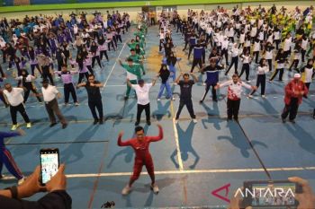 Mendikdasmen bersama siswa se-Kota Pangkalpinang Senam Anak Indonesia Hebat