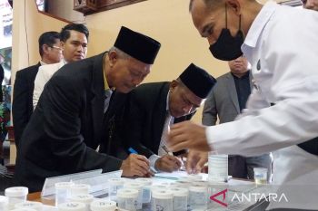 Darurat narkoba, Pj Gubernur dan anggota DPRD NTB jalani tes urine dadakan