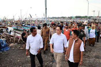 Pj Gubernur Jatim tinjau daerah terdampak puting beliung di Pasuruan