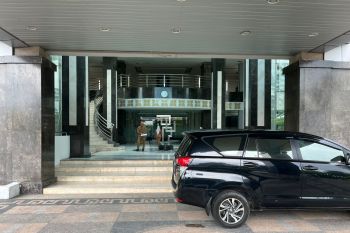 KPK geledah Kantor Dinas PUPR Riau