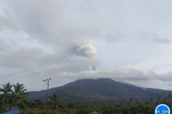 Gunung Lewotobi erupsi empat kali