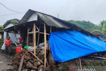 Camat Palabuhanratu: Puluhan jiwa mengungsi akibat pergerakan tanah di Sukabumi