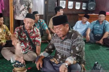 Ritual adat mencari buronan Desertir Sertu Hendri