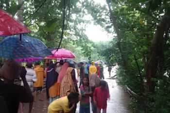 Seorang warga Dompu hilang terseret arus banjir