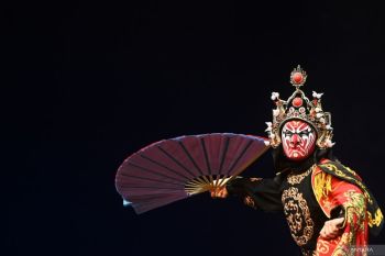 Pertunjukan seni perayaan Imlek di Bali