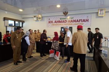 Wamensos serahkan santunan ke ahli waris korban banjir di Bandarlampung