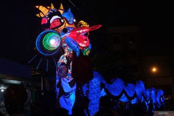 Replika naga bersinar di Pontianak