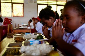 Satgas Yonif 509 Kostrad dukung program MBG Intan Jaya-Papua Tengah