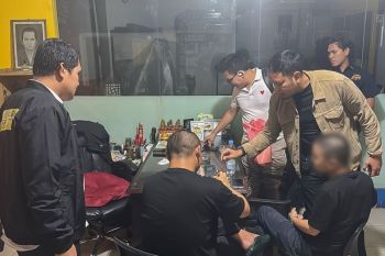 Imigrasi tangkap dua WNA China sebar konten selipkan uang di paspor