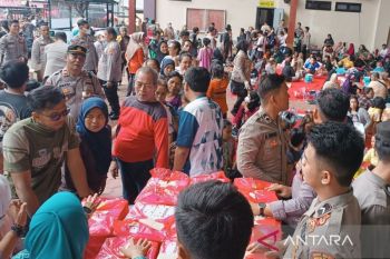 Polres Jakpus sediakan makanan bagi korban kebakaran Kemayoran