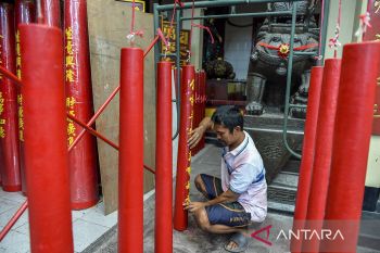 Produksi lilin jelang Imlek di Bandung