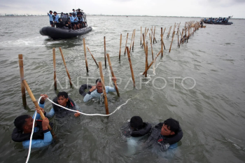 TNI AL dan KKP kembali bongkar pagar laut di Tangerang
