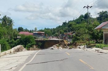 Ini penyebab Jalan Trans Sulawesi di Poso putus