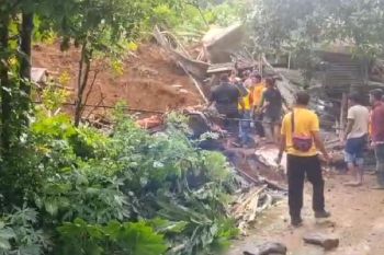 BPBD Jombang datangkan alat berat cari korban diduga tertimbun longsor