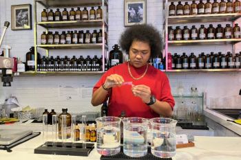 Trik gunakan parfum agar wangi tahan lama di tubuh