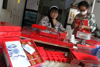 Produksi kue keranjang mini di Malang