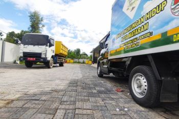 Areal TPST modern Mataram dilengkapi batako dari limbah plastik