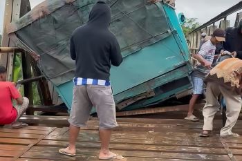 Jembatan di Pulau Rimau Banyuasin jebol, aktivitas warga terganggu
