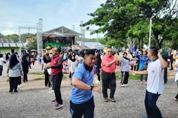Ratusan masyarakat antusias ikuti senam massal Hari Jadi ke-22 Belitung Timur