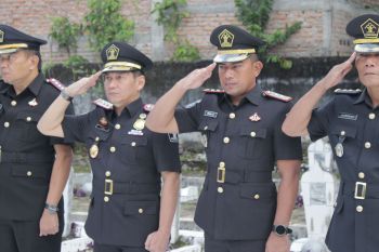 Imigrasi Padang gelar upacara tabur bunga peringati hari jadi