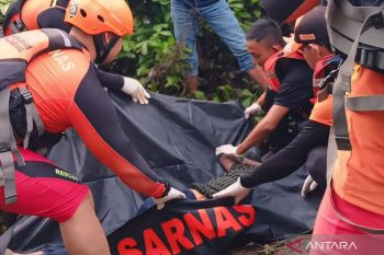 BPBD Muara Enim evakuasi jasad korban tenggelam  di Sungai Niru