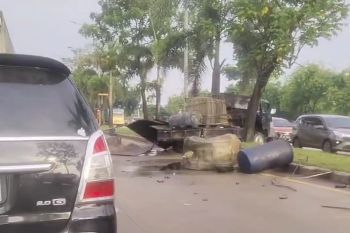 Mobil pick up bawa tedmon kecelakaan di Jalan Soekarno Hatta Palembang