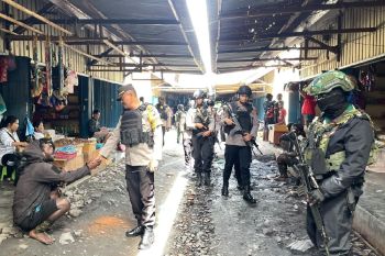 TNI-Polri patroli antisipasi gangguan keamanan di Puncak Jaya