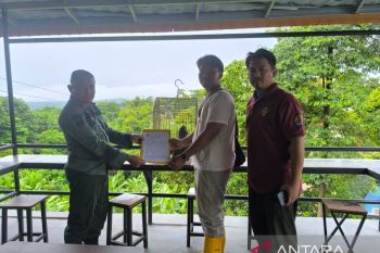 Al Khairiyah serahkan penemuan burung elang Jawa kepada negara