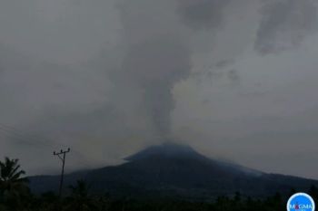 Status Gunung Lewotobi naik Level IV Awas setelah 987 gempa hembusan