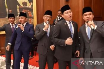 Menlu Sugiono dan Mayor Teddy nyanyikan 'Kuch Kuch Hota Hai' di India