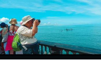 60 wisatawan mancanegara berkunjung ke Pantai Ampenan Mataram