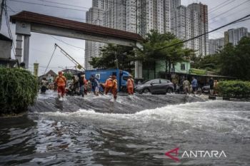 Hujan deras di Jakarta picu 26 RT dan 20 jalan tergenang air